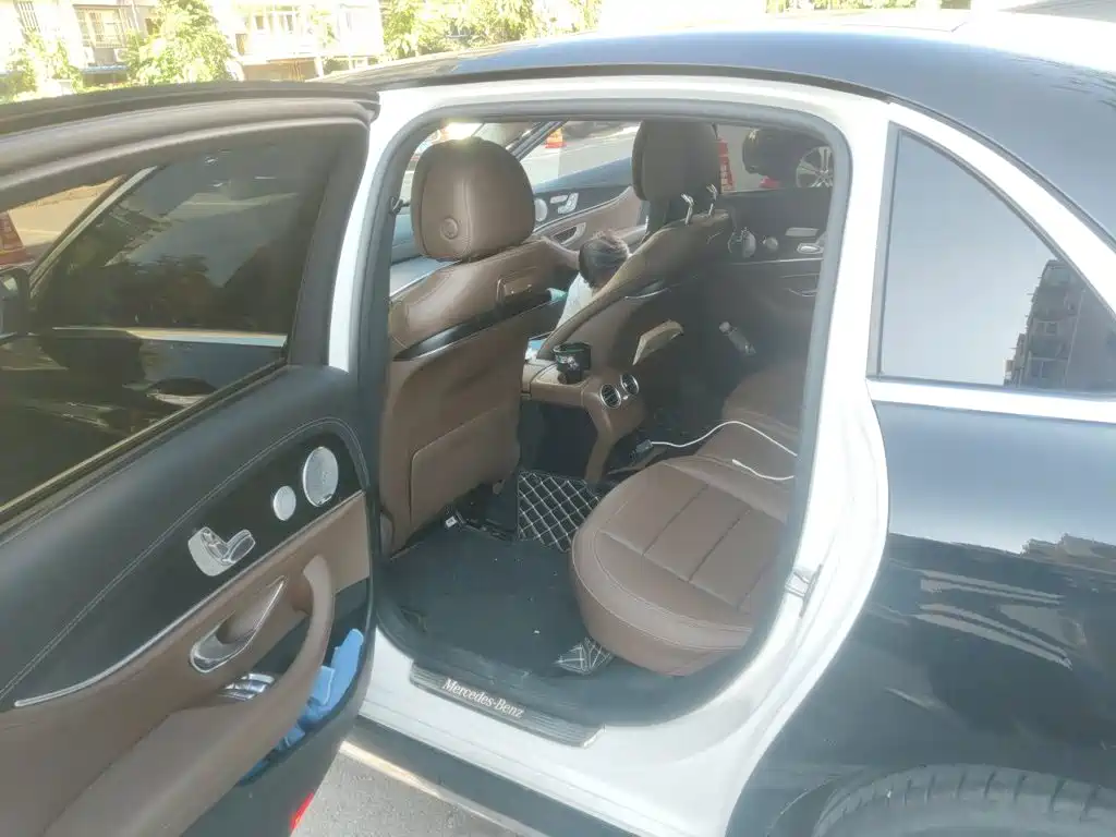 Mercedes-Benz E-Class — миниатюра 13