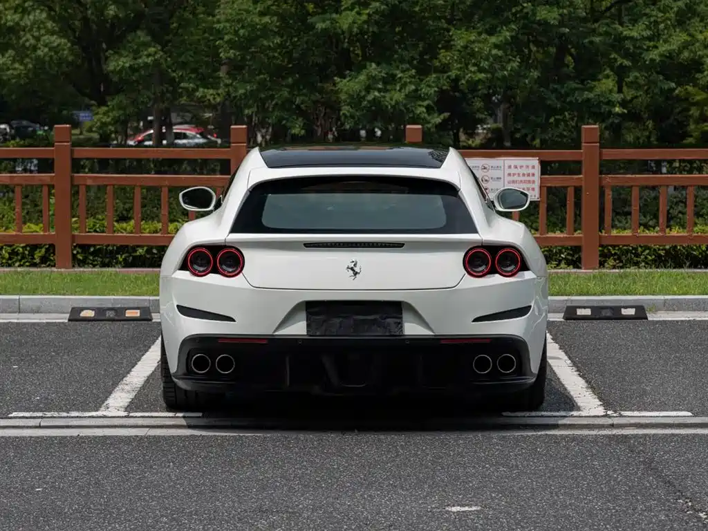 Ferrari GTC4Lusso 3.9T V8, фото 5