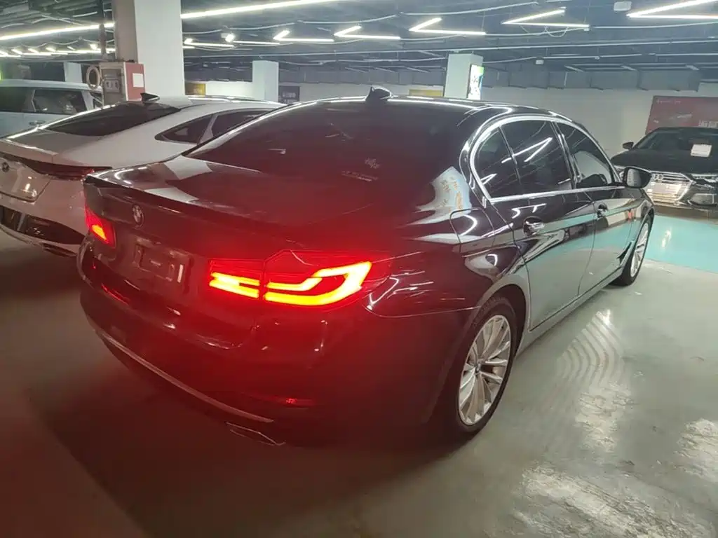 BMW 5 Series — миниатюра 7