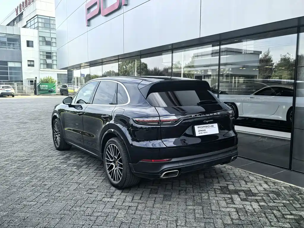 Porsche Cayenne Hybrid — миниатюра 10