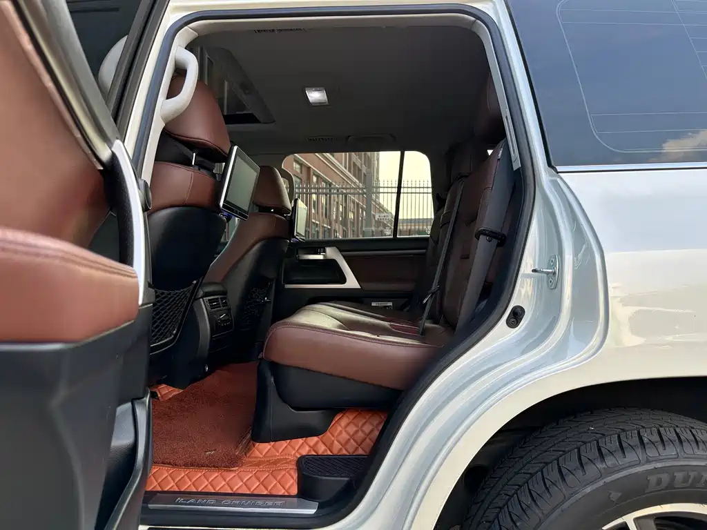 Toyota Land Cruiser — миниатюра 10