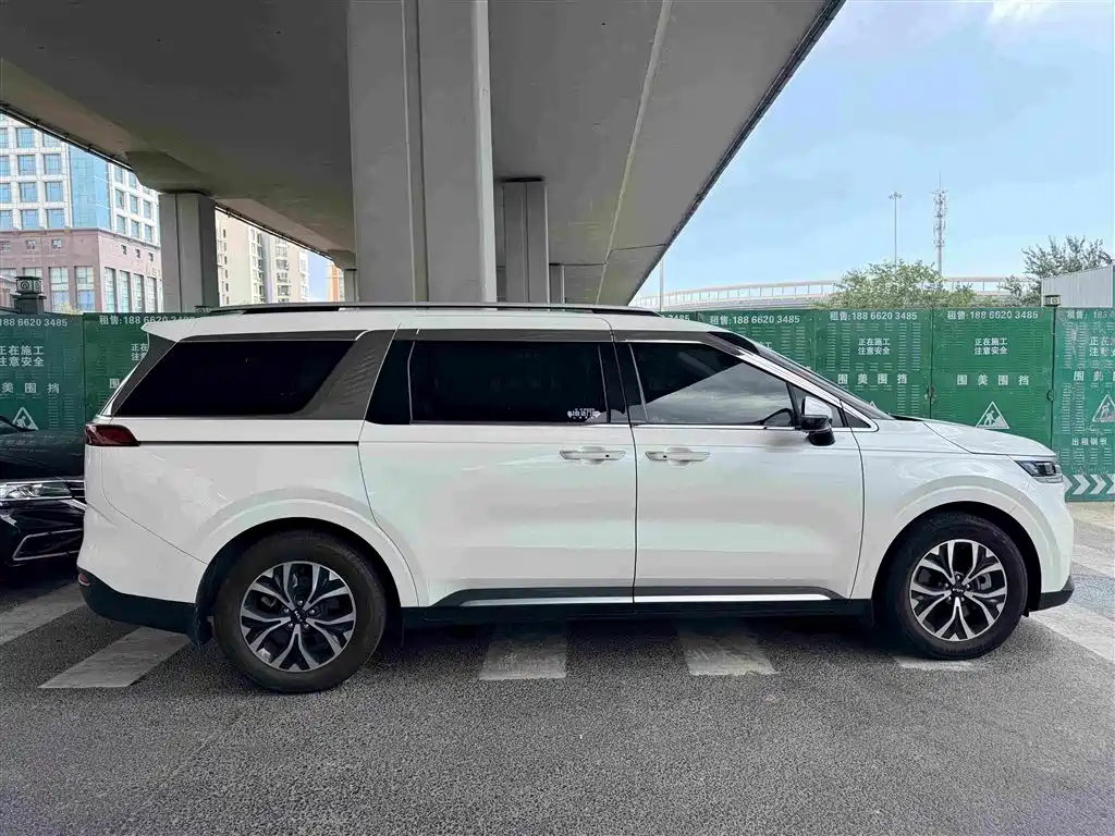Kia Carnival — миниатюра 3