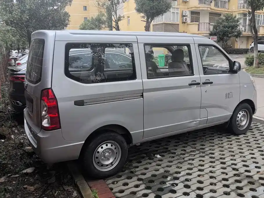 Wuling Rongguang S — миниатюра 3