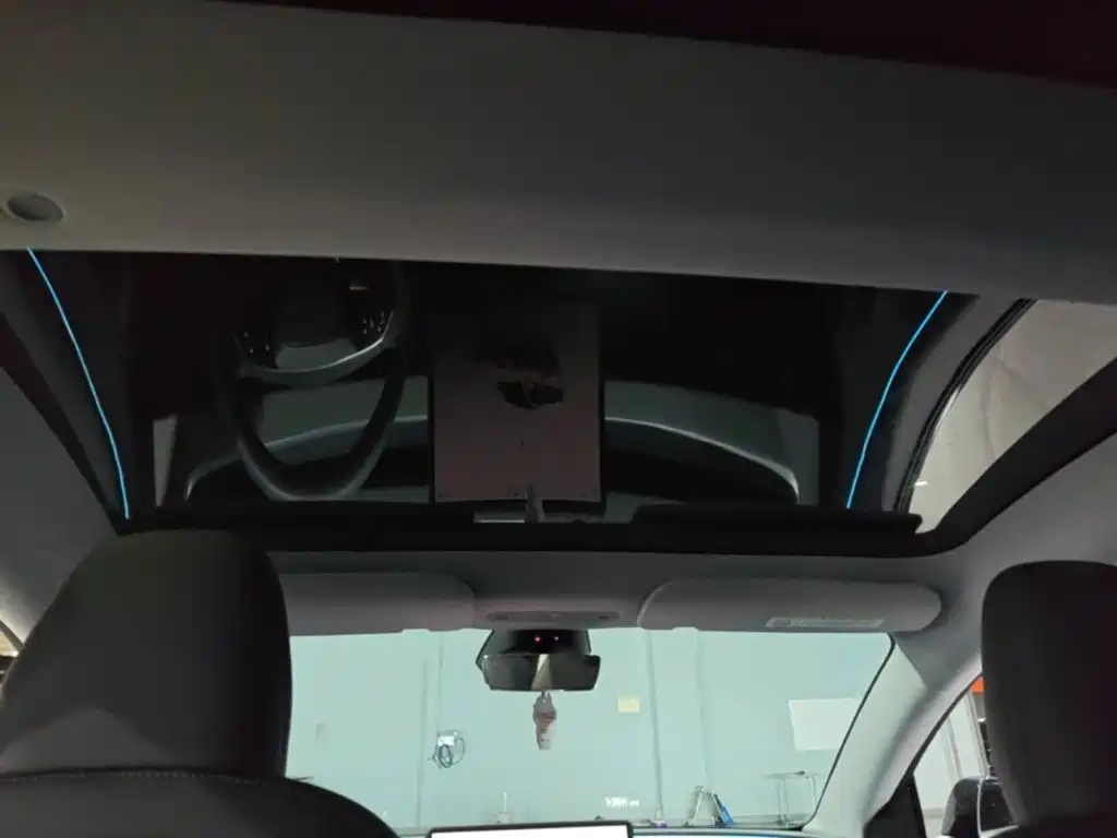 Tesla Model 3 — миниатюра 18