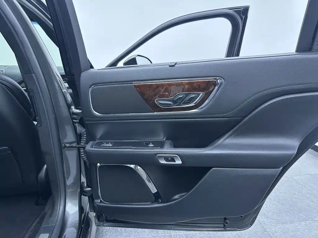 Lincoln Continental — миниатюра 30