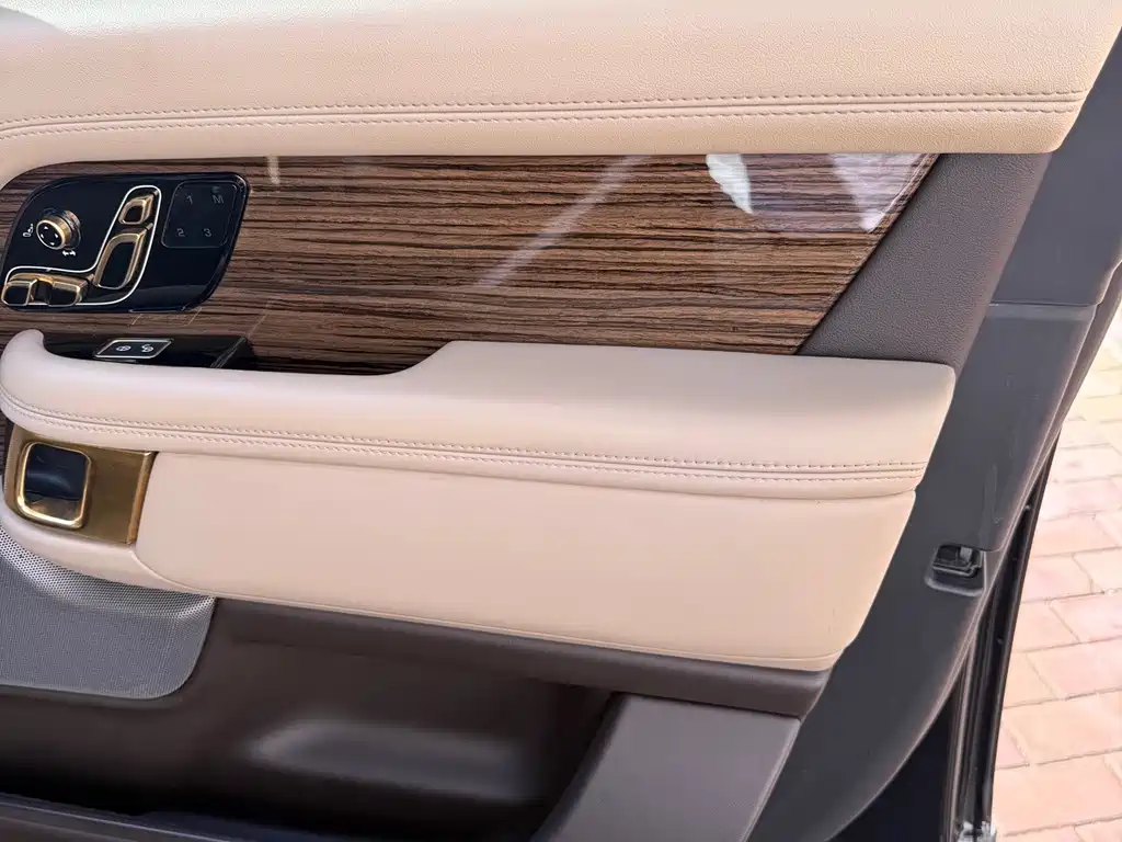 Land Rover Range Rover — миниатюра 13