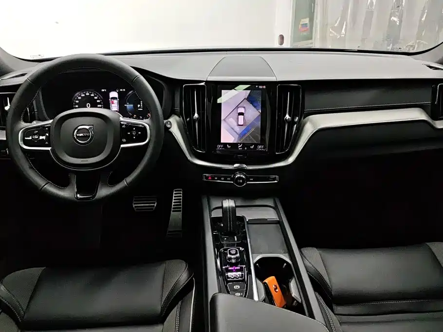 Volvo XC60 PHEV — миниатюра 12