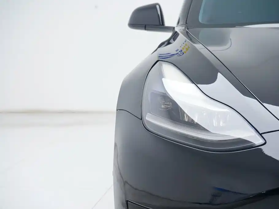 Tesla Model 3 — миниатюра 12