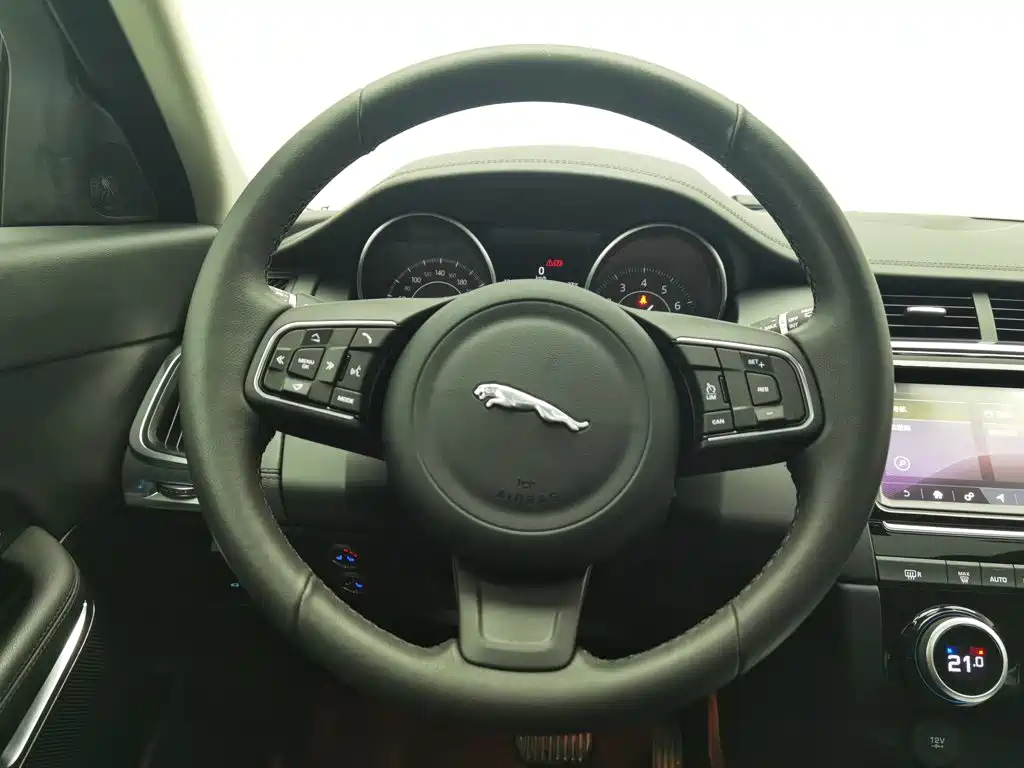Jaguar E-PACE — миниатюра 11