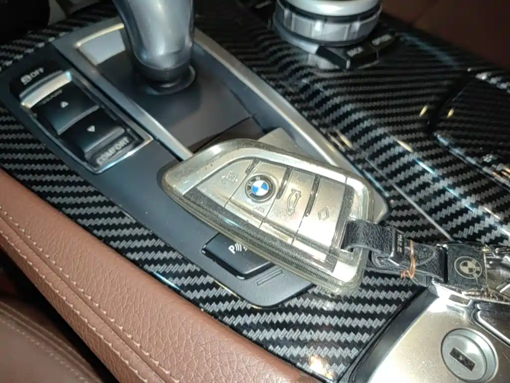 BMW 5 Series — миниатюра 9