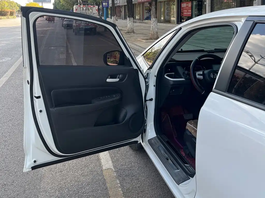 Honda Fit — миниатюра 8
