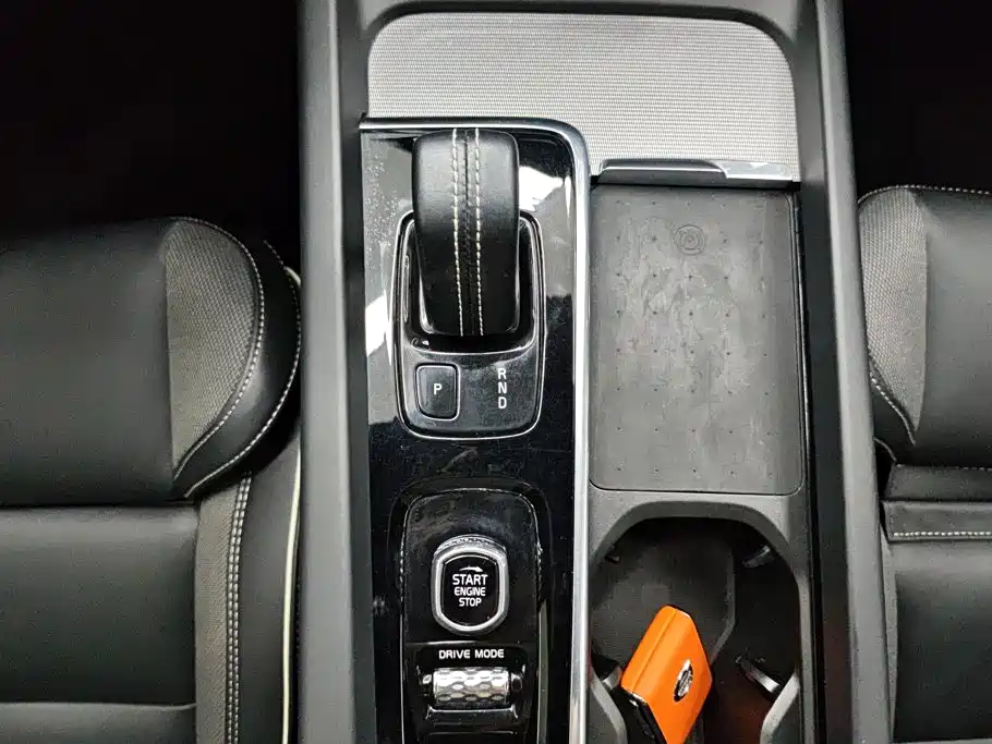 Volvo XC60 PHEV — миниатюра 16