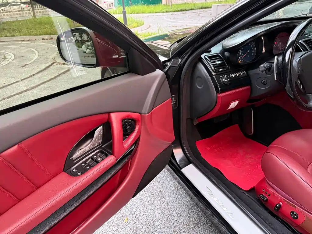 Maserati Quattroporte — миниатюра 17