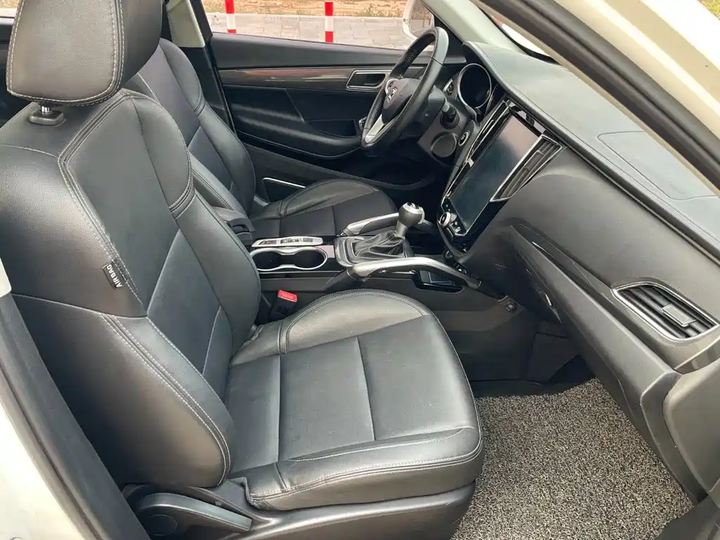 Zotye Zotye SR7 — миниатюра 5