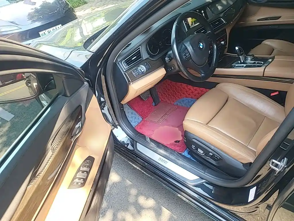 BMW 7 Series — миниатюра 15
