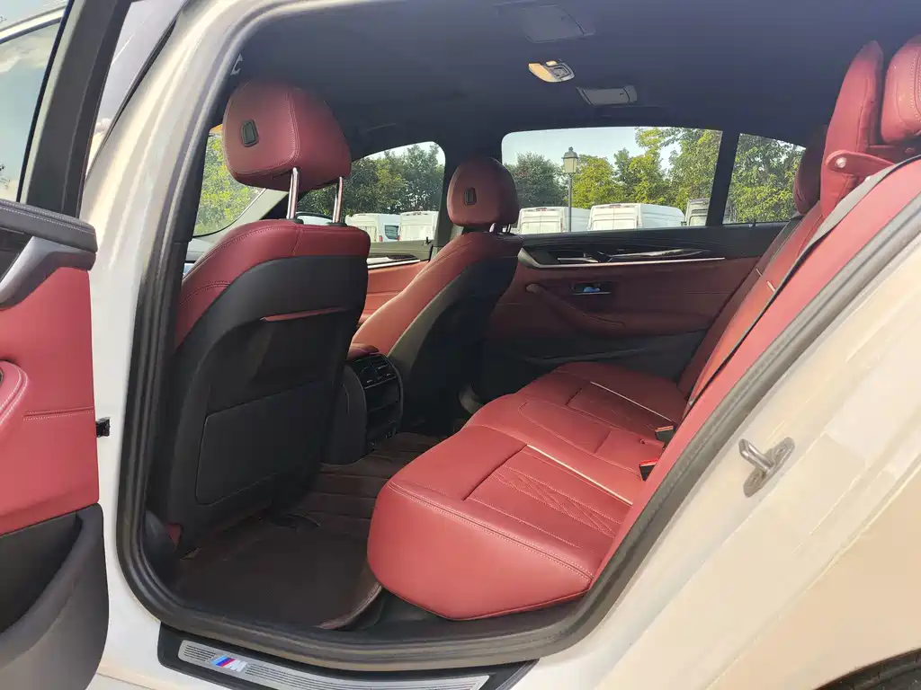 BMW 5 Series — миниатюра 11
