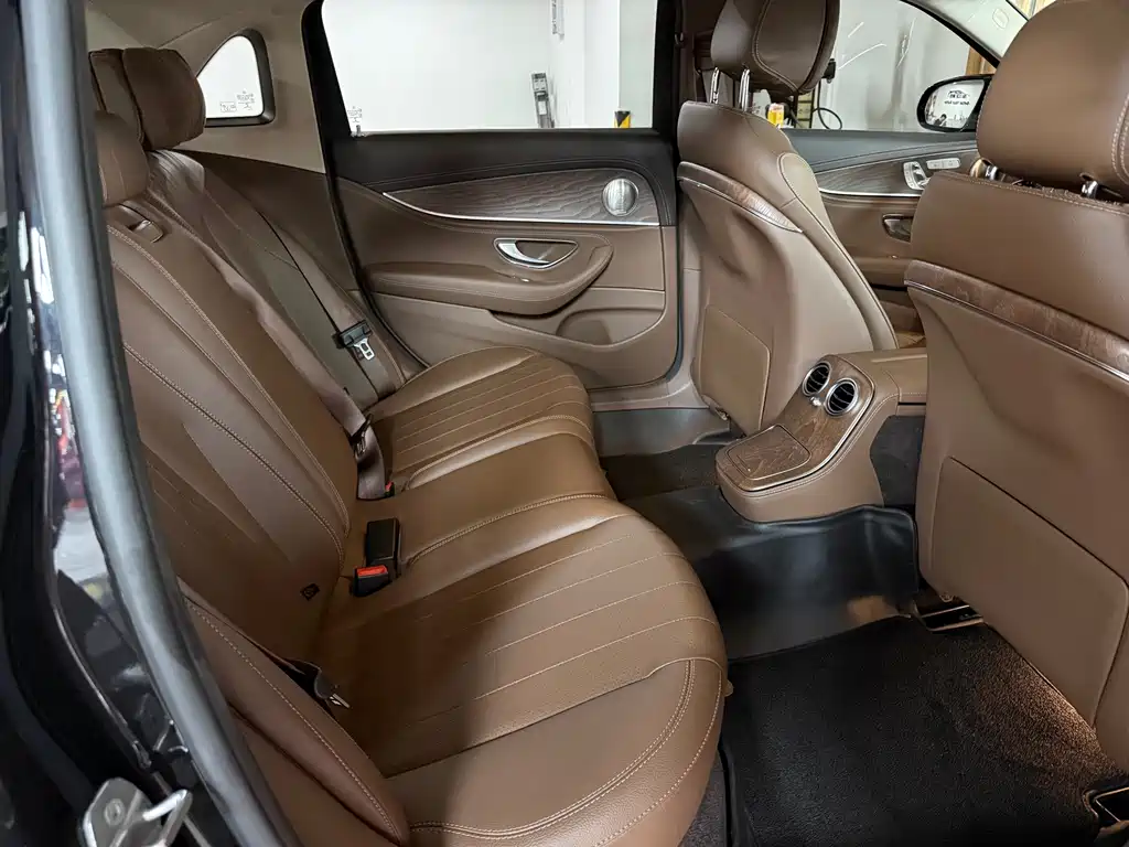 Mercedes-Benz E-Class — миниатюра 13