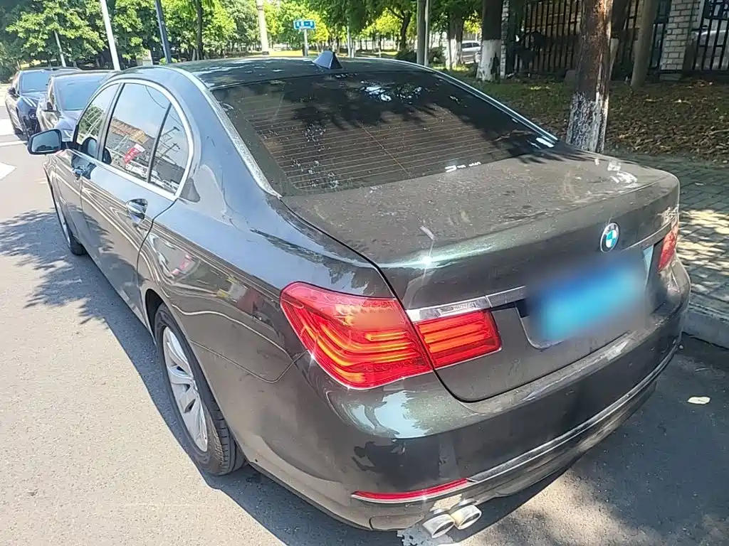 BMW 7 Series — миниатюра 5
