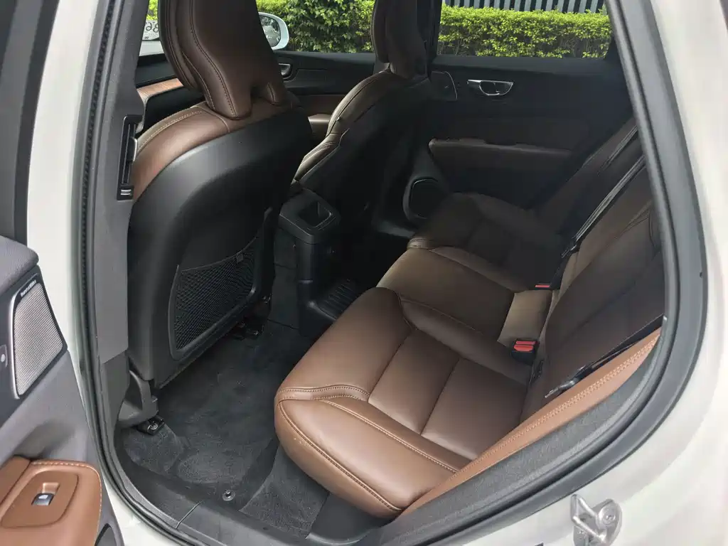 Volvo XC60 PHEV — миниатюра 5