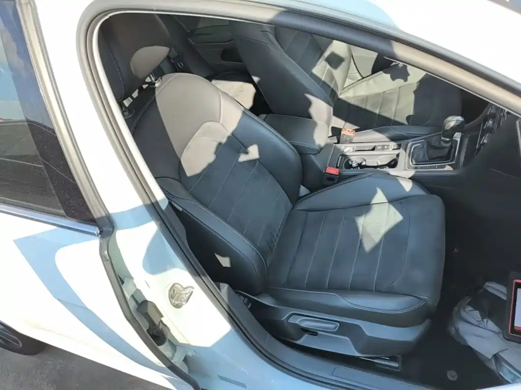 Volkswagen Golf — миниатюра 25