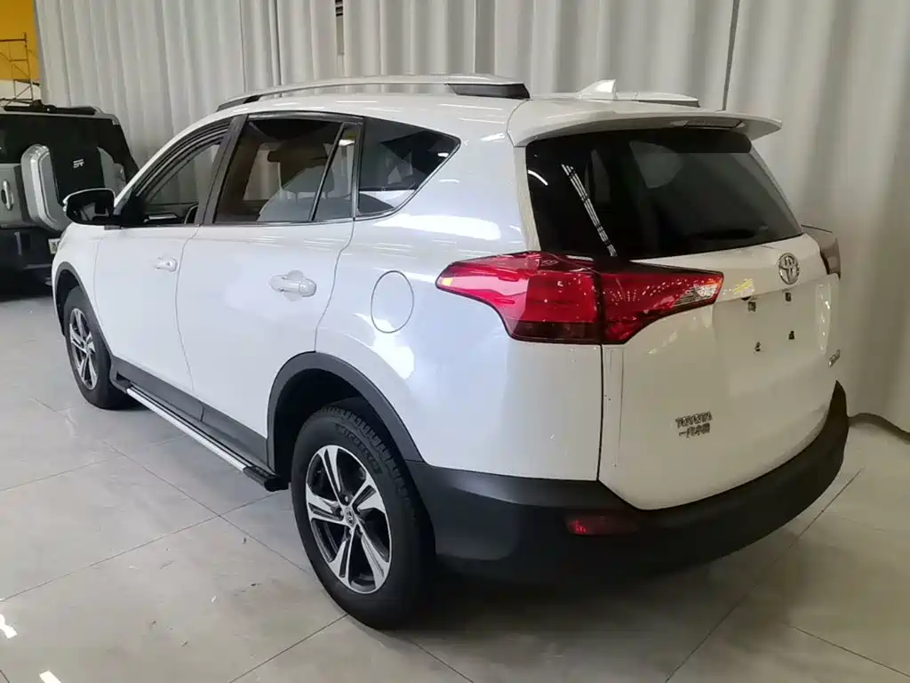 Toyota RAV4 — миниатюра 5