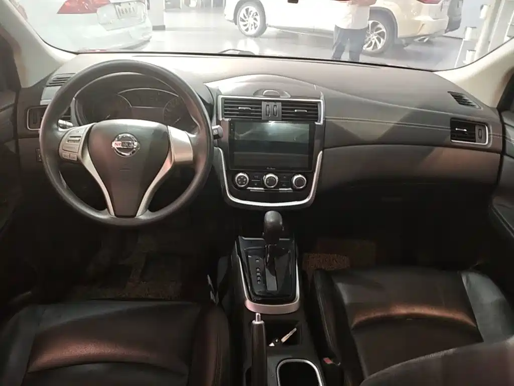 Nissan Tiida — миниатюра 10