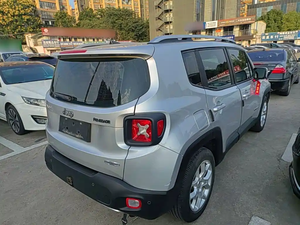Jeep Renegade — миниатюра 7
