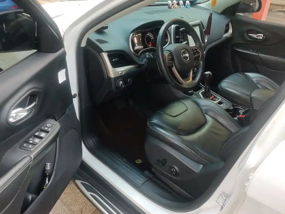 Jeep Cherokee — миниатюра 9