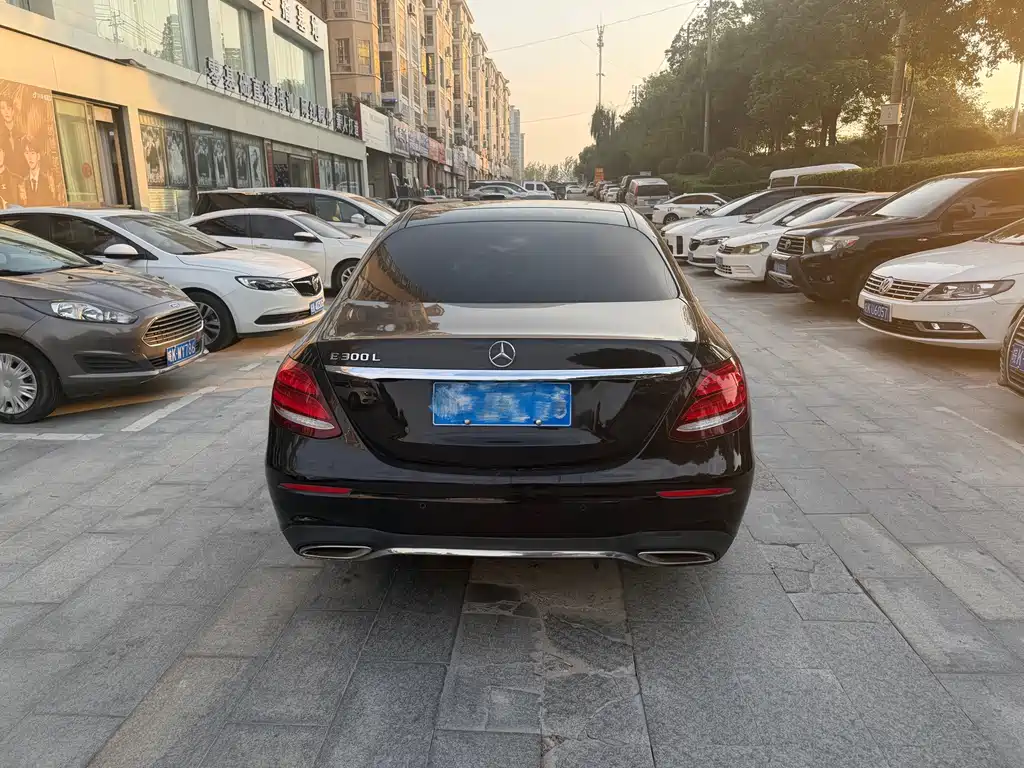 Mercedes-Benz E-Class — миниатюра 10