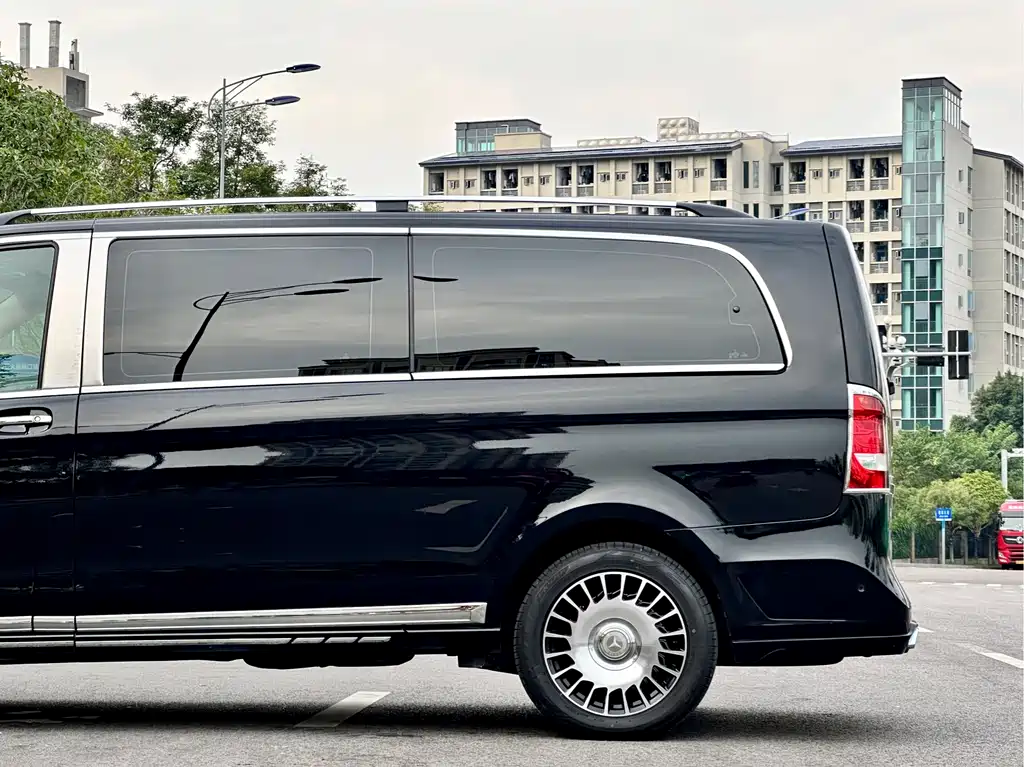 Mercedes-Benz Vito 2021 2.0T Elite 7 мест