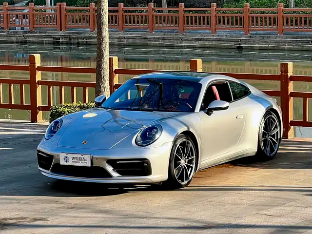 PORSCHE 911