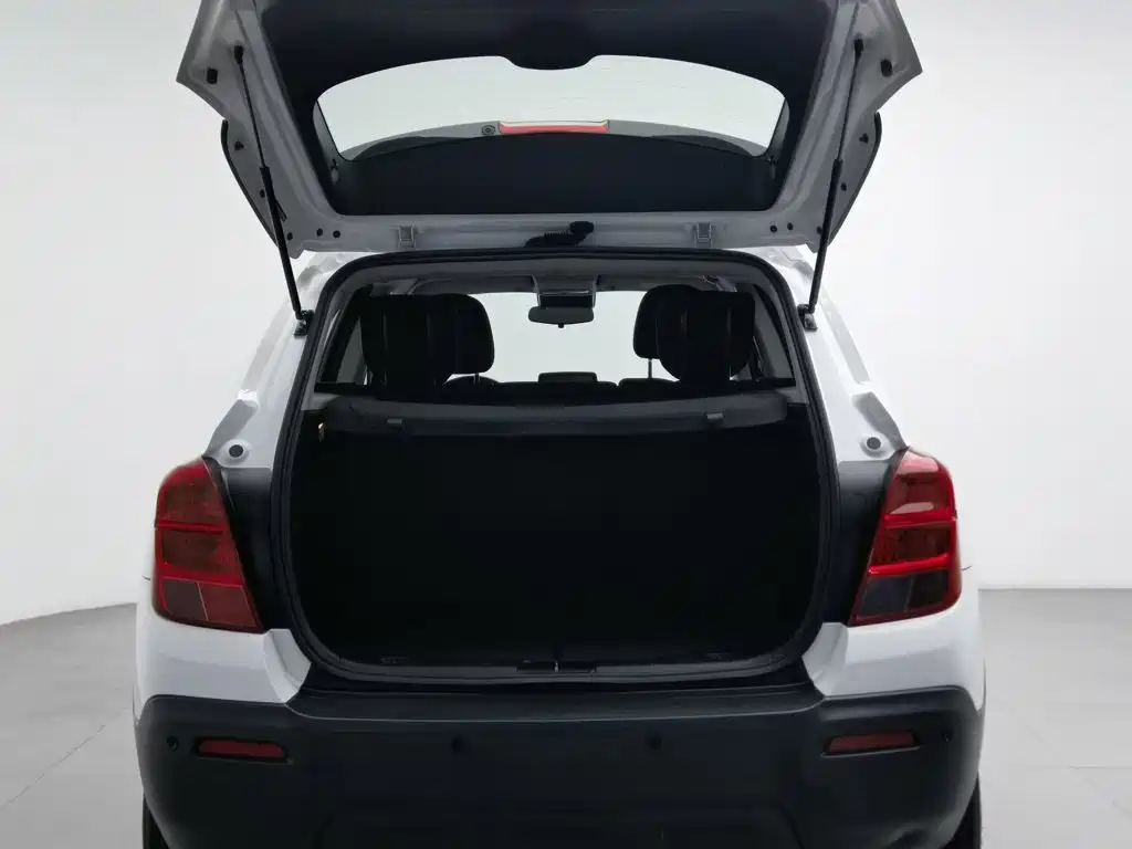 Chevrolet Trax — миниатюра 16