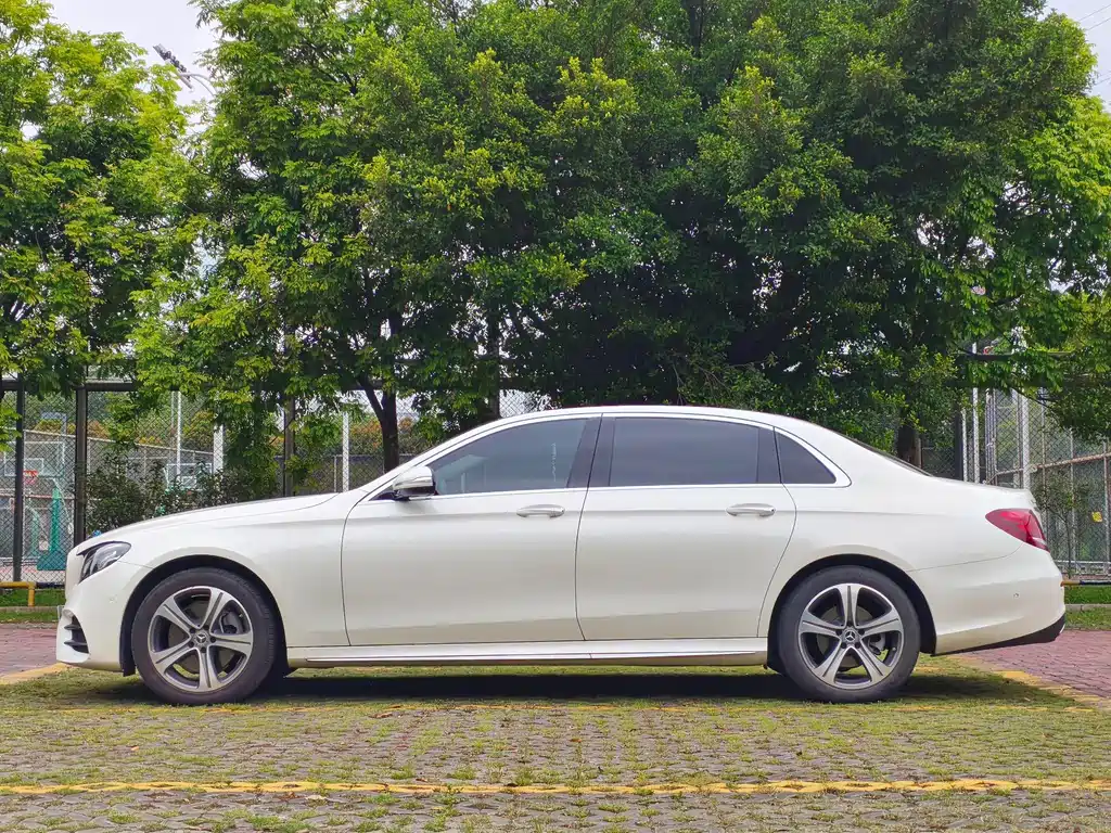 Mercedes-Benz E-Class — миниатюра 5