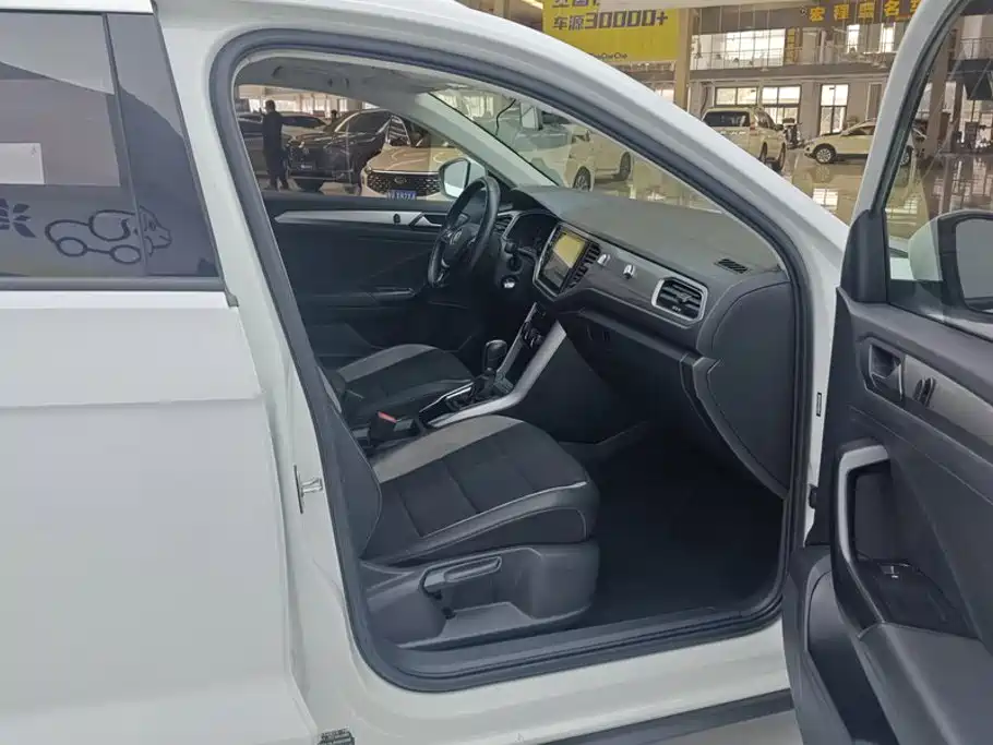 Volkswagen T-Roc — миниатюра 8