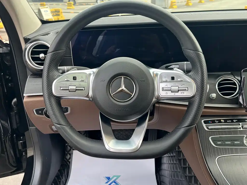 Mercedes-Benz E-Class — миниатюра 10