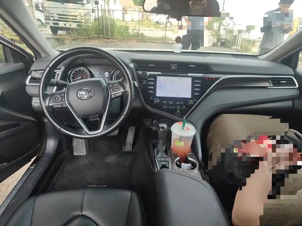 Toyota Camry — миниатюра 5