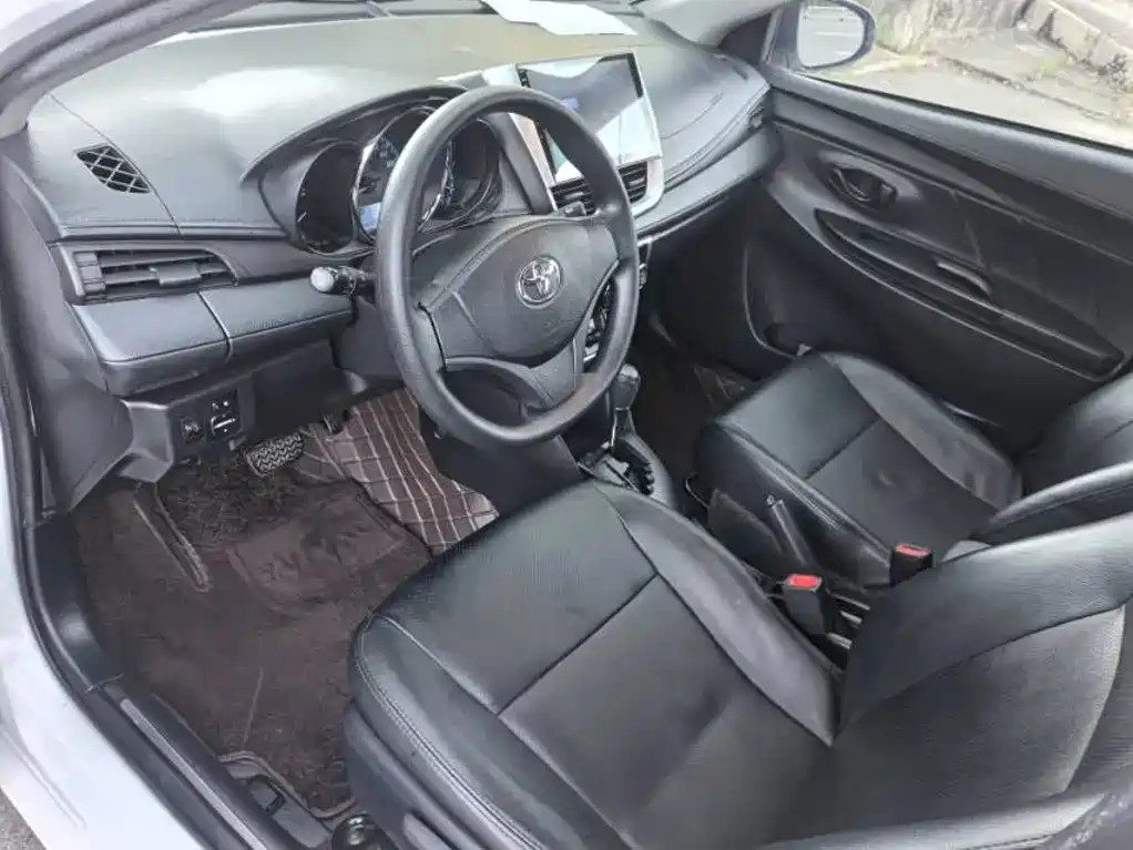 Toyota Yaris L — миниатюра 8