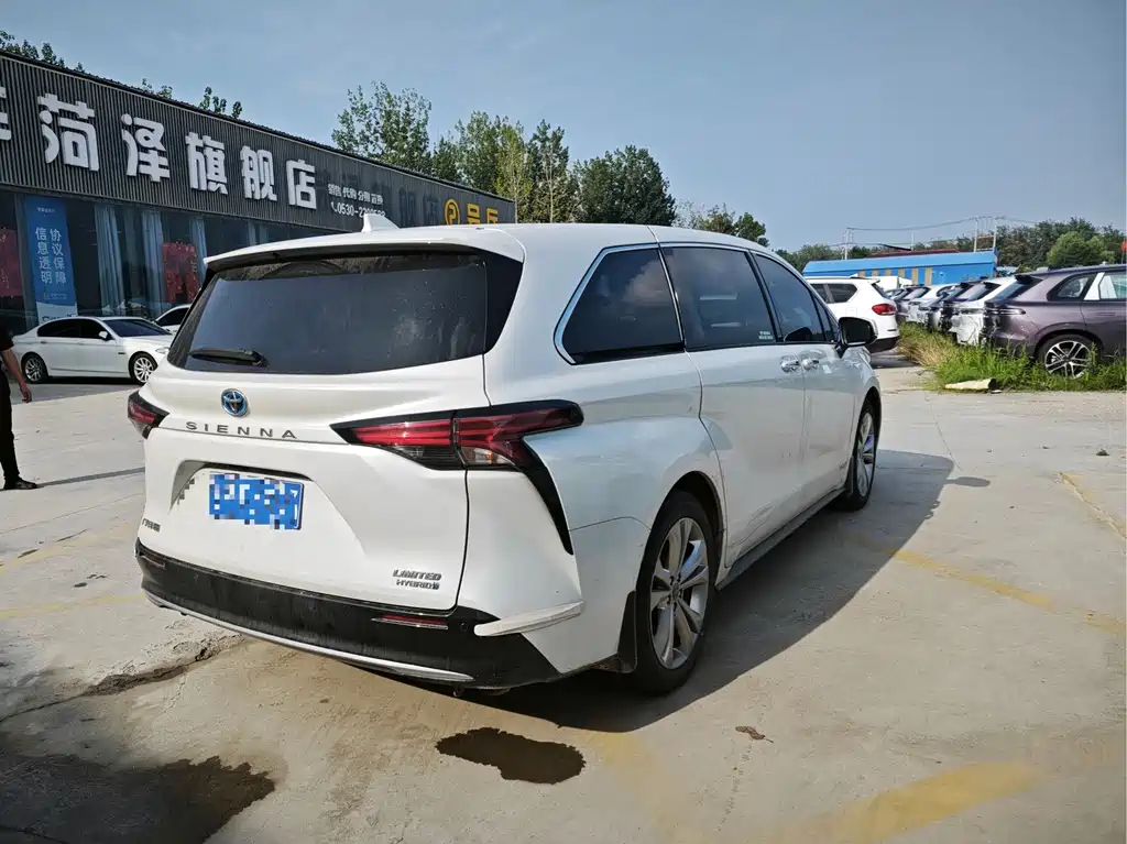 Toyota Sienna 2023 2.5L Luxury