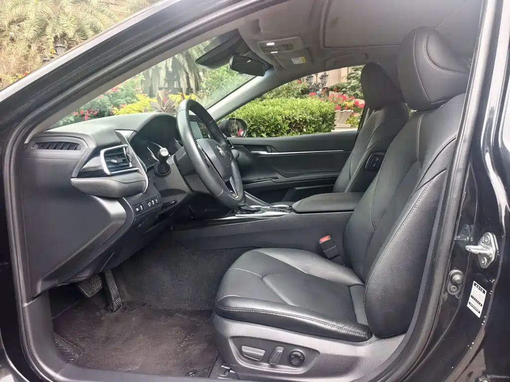 Toyota Camry — миниатюра 9