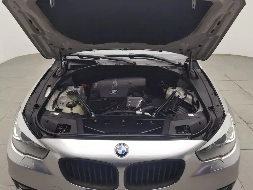 BMW 5 Series GT — миниатюра 6