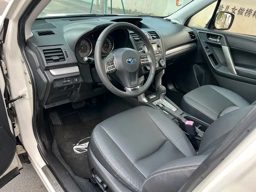 Subaru Forester 2014 2.0i AT Luxury