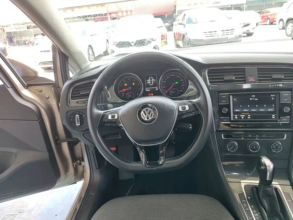 Volkswagen Golf — миниатюра 11