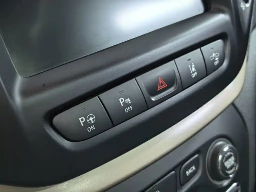 Jeep Cherokee (Import) — миниатюра 12
