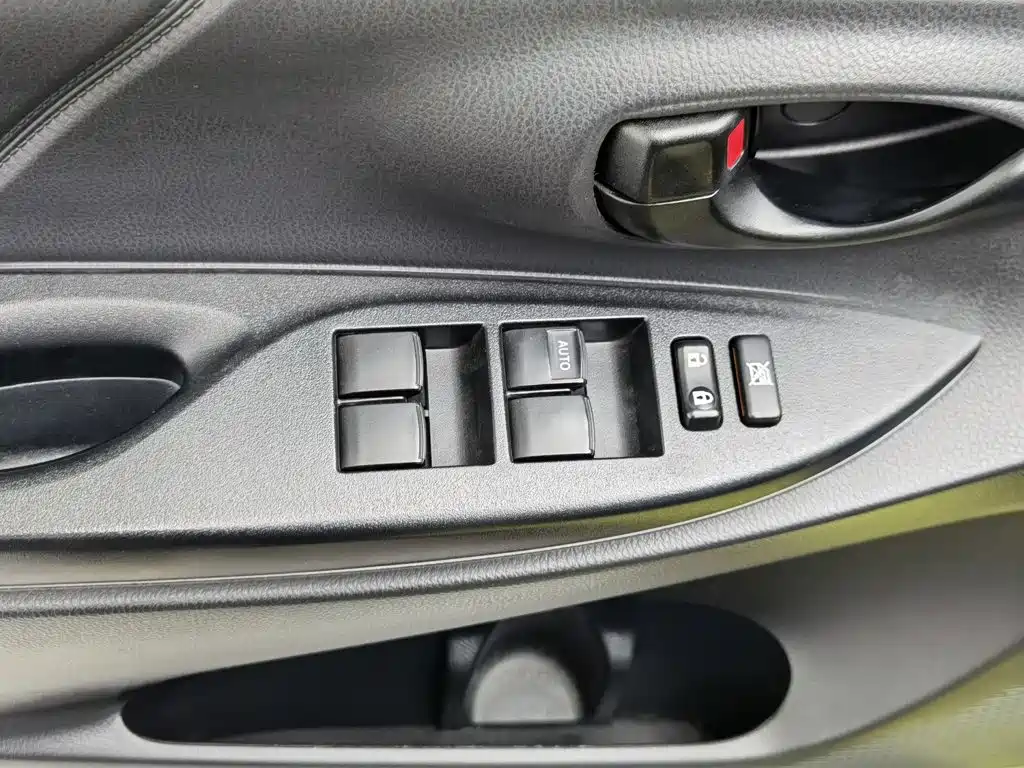 Toyota Yaris L — миниатюра 9