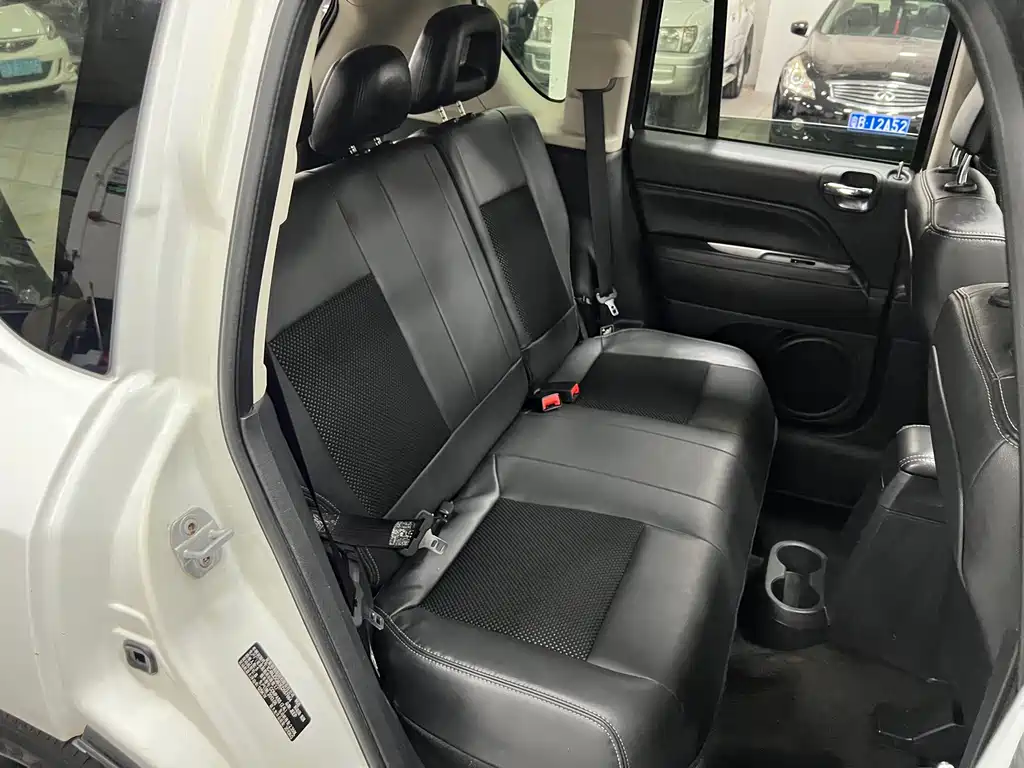 Jeep Compass (Import) — миниатюра 13
