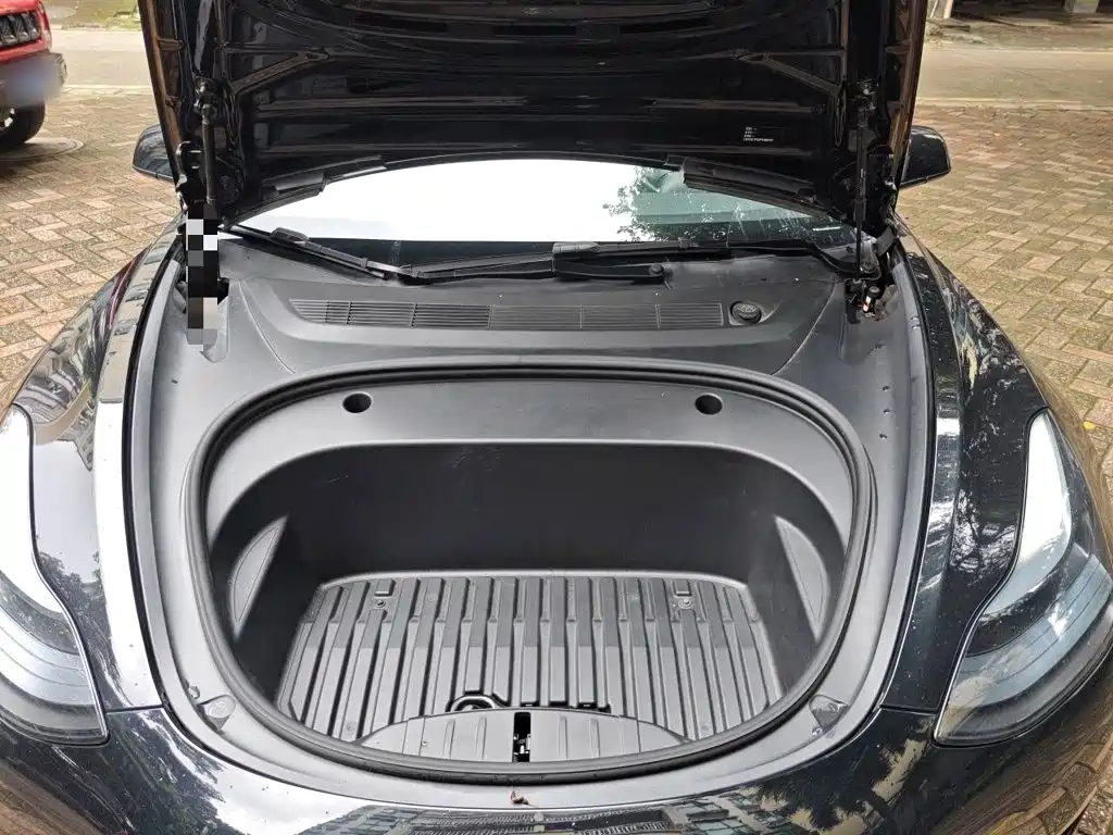 Tesla Model 3 — миниатюра 17