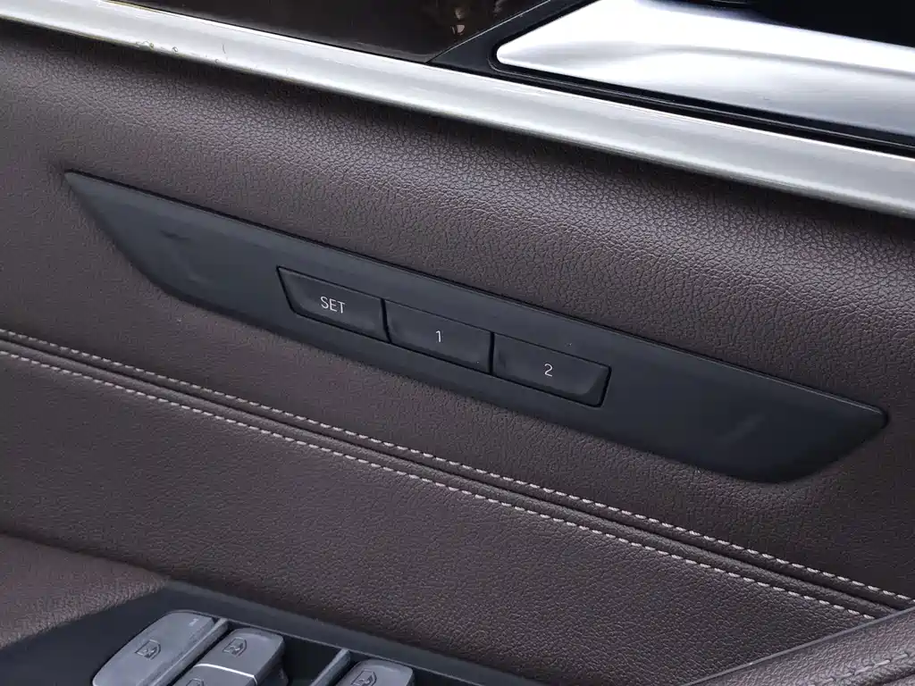 BMW 5 Series — миниатюра 17