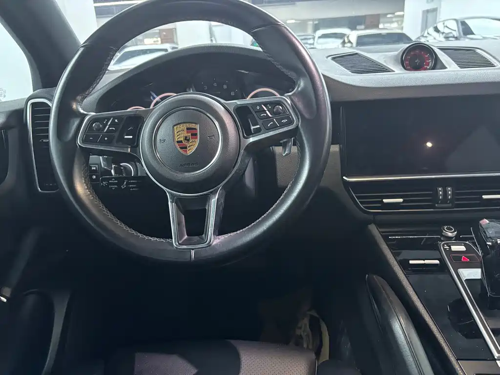 Porsche Cayenne — миниатюра 7