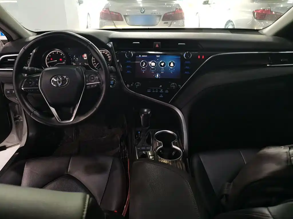 Toyota Camry — миниатюра 6