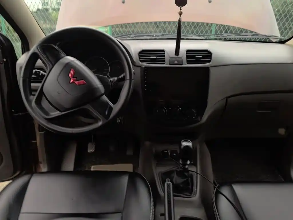 Wuling Hongguang — миниатюра 13